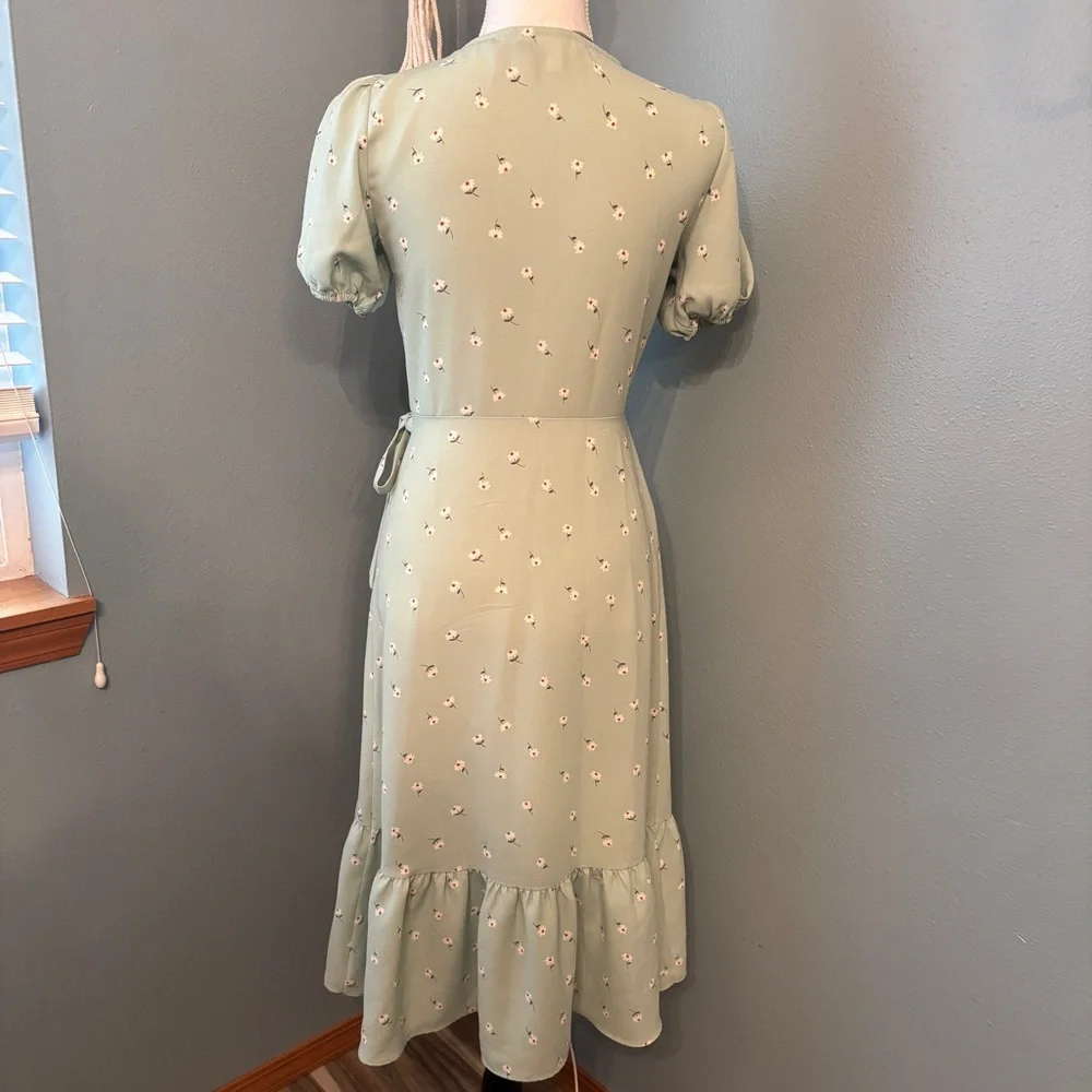 LC Lauren Conrad Sage Green Floral Wrap Midi Dress M1 - Picture 3 of 9